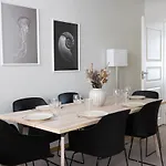 2Ndhomes Bright 1Br Apartment With Superb Location!